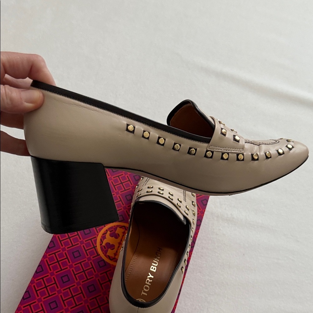 Tory Burch Cream Studded Loafers with Black Block Heel sz 10 - Picture 9 of 10